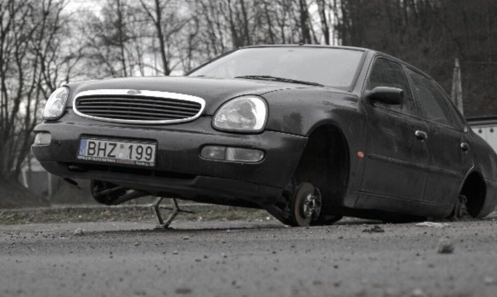 Fordas be ratų