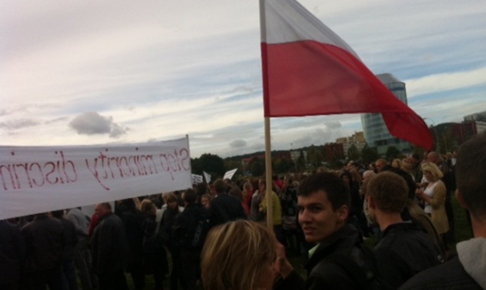 Lenkų protesto mitingas prie Lietuvos respublikos Seimo