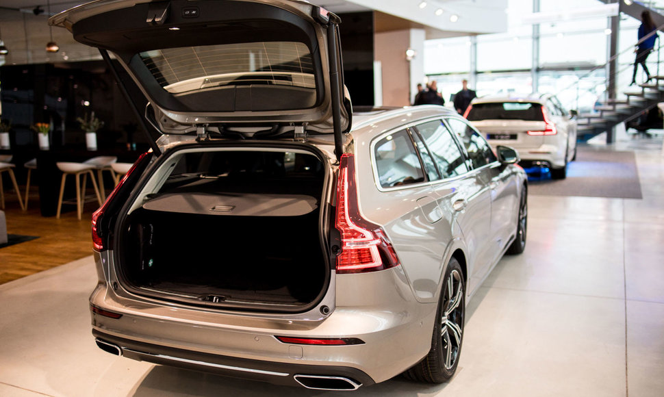 Naujasis „Volvo V60“ universalas