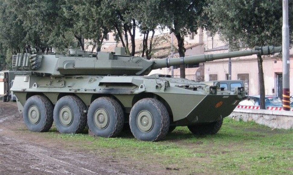 „B1 Centauro“ nėra tankas, nes naudoja ratinę važiuoklę ©Causa83 | commons.wikimedia.org