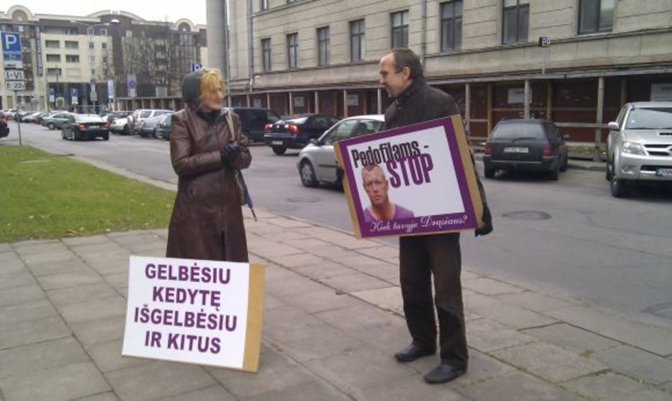 D.Kedžio judėjimo aktyvistų piketas prie Lietuvos Aukščiausiojo Teismo