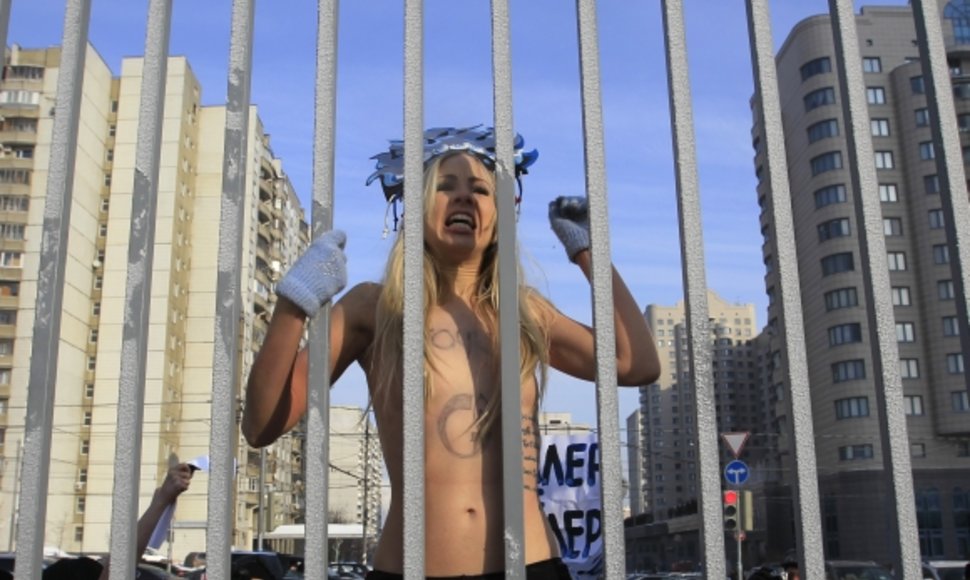 „Femen“ akcija prie „Gazprom“ būstinės