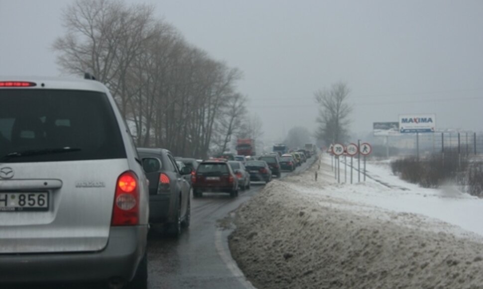 Automobilių spūstis Palangos prieigose
