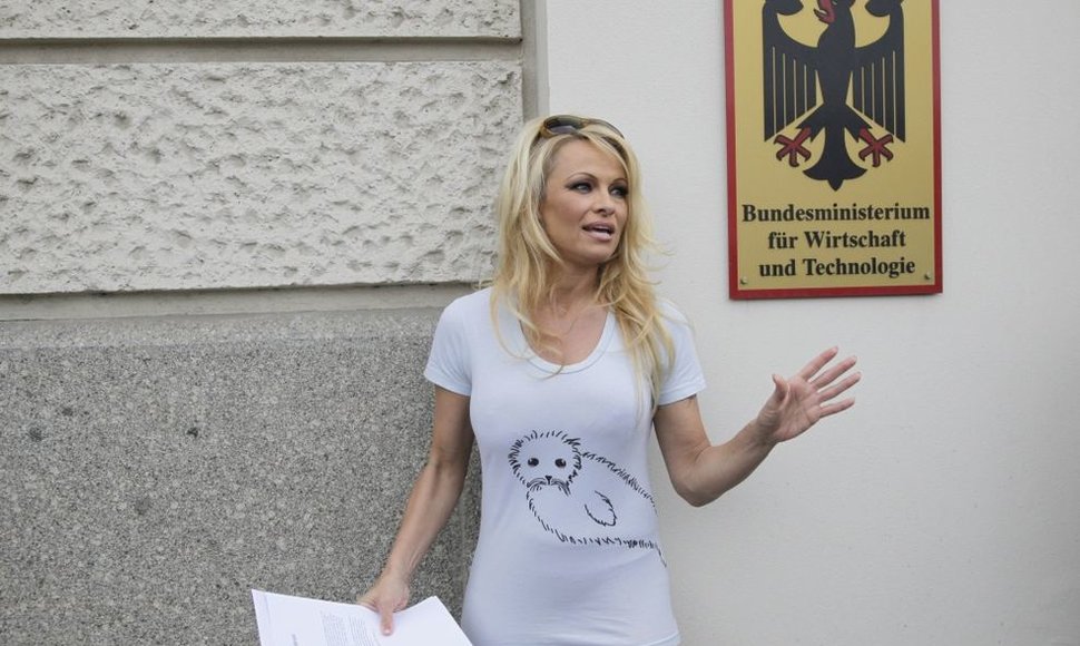 Pamela Anderson į Vokietiją atvyko ginti ruonių teisių.