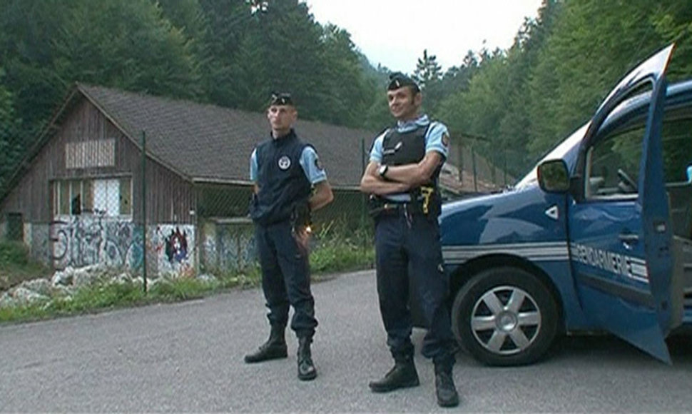 Prancūzijos žandarai netoli nusikaltimo vietos
