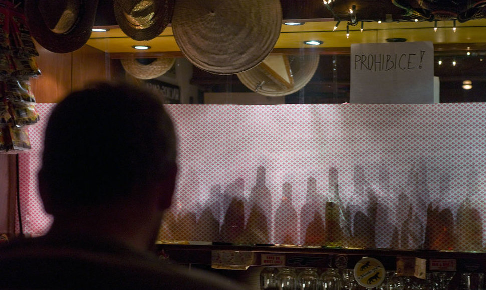 Čekijos baruose visas stipresnis alkoholis paslėptas nuo lankytojų.