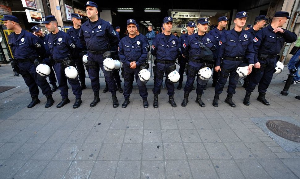 Pastatą, kuriame susirinko Serbijos homoseksualistai, saugojo policija.