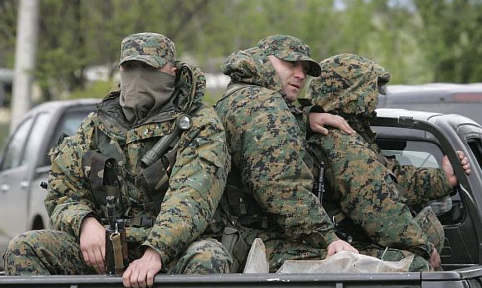 Gruzijos kariai artėja prie maištaujančios Muchrovanio bazės.