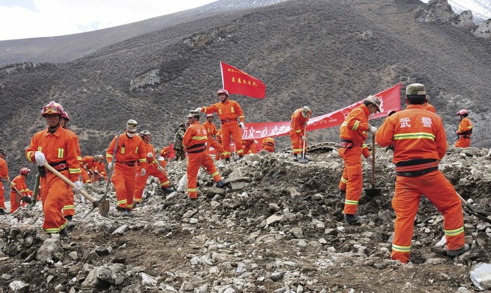 Kinijos gelbėtojai nelaimės vietoje