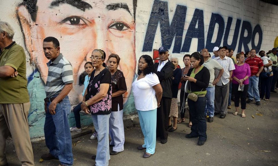 Venesueliečių eilė prie rinkimų apylinkės