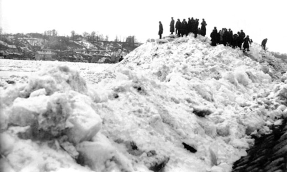 Ledų sangrūdos Nemune ties senamiesčio prieplauka. 1931 m.