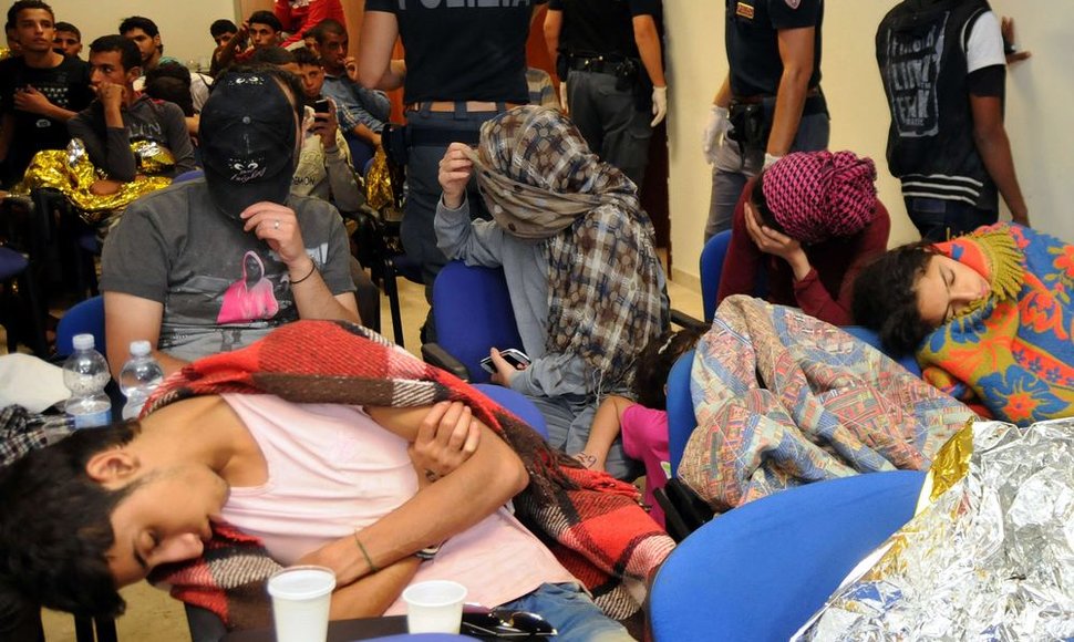 Prie Sicilijos krantų išgelbėti nelegalūs migrantai