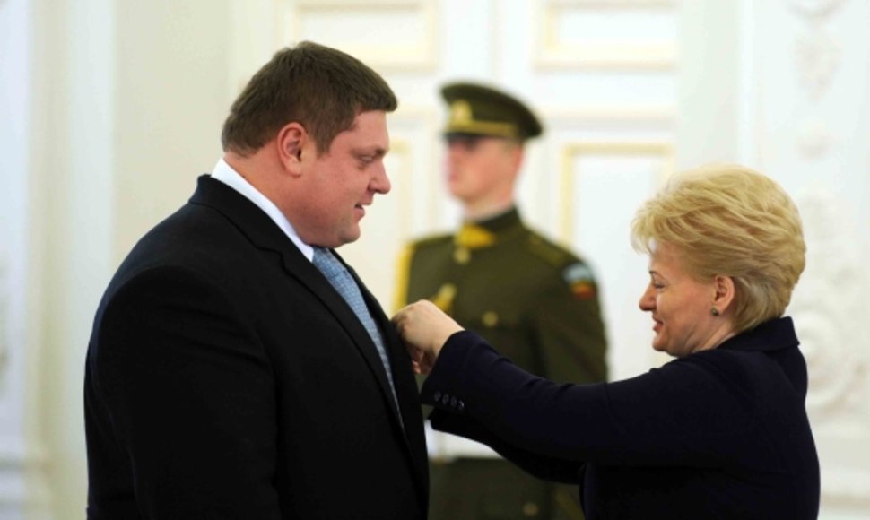 Prezidentė už nuopelnus įteikė apdovanojimus Lietuvos ir užsienio piliečiams.