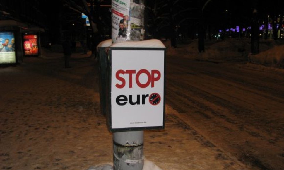 Euro priešininkų plakatai Talino gatvėse