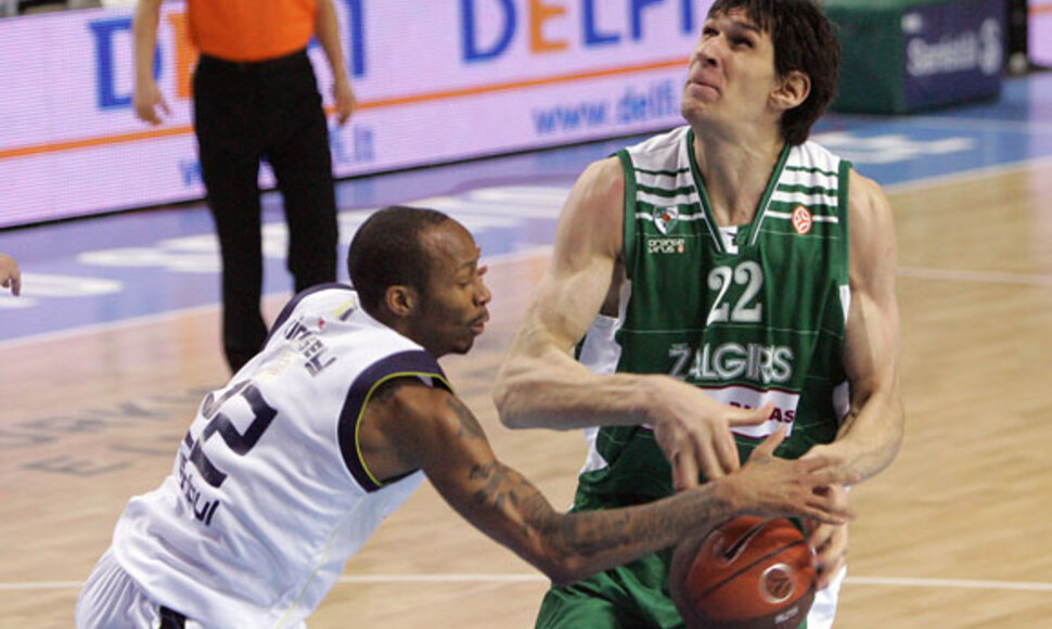 Su kamuoliu Bobanas Marjanovičius