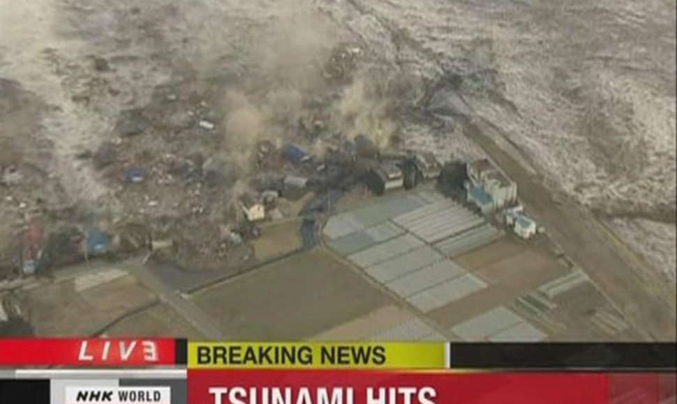Cunamio banga šluoja Kamaišio miestą.