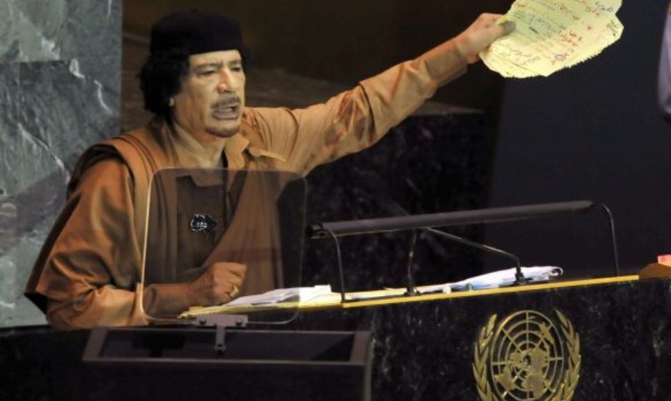 Muamaras Kadhafi Jungtinių Tautų Generalinės Asamblėjos tribūnoje (Niujorkas, 2009 m.)