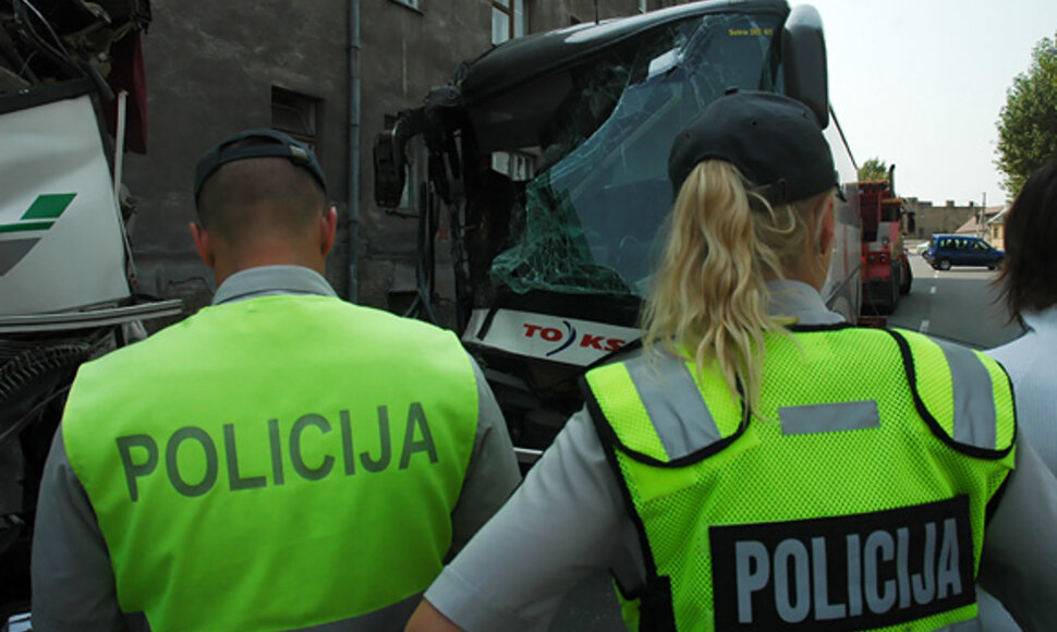 Prie susidūrusių autobusų