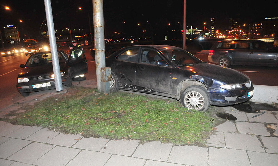 Automobilių &bdquo;VW Golf&ldquo; ir &bdquo;Mazda Xedos6&ldquo; avarija