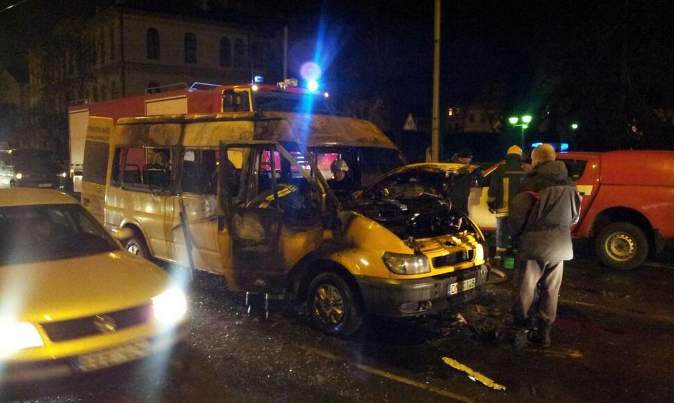 Sudegęs mikroautobusas