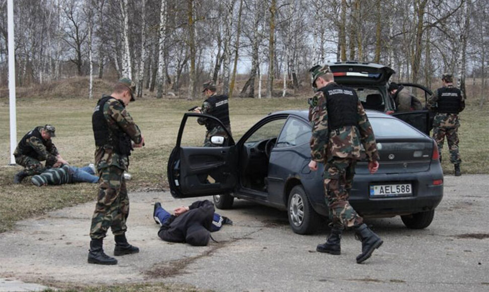 Esant reikalui, pasieniečiai moka panaudoti jėgą