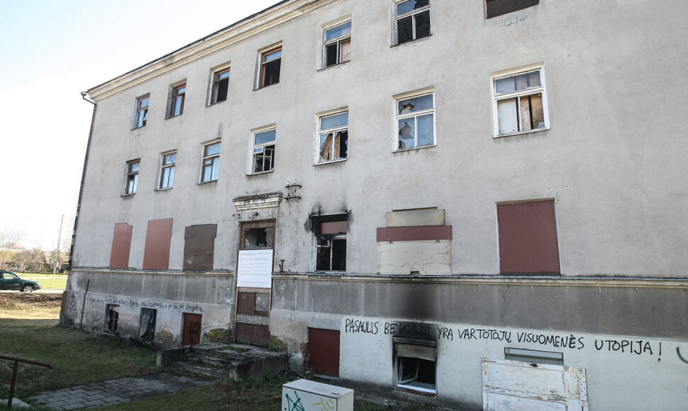 Namas savivaldybės pašonėje Vilniuje, kur per gaisrą nukentėjo du žmonės
