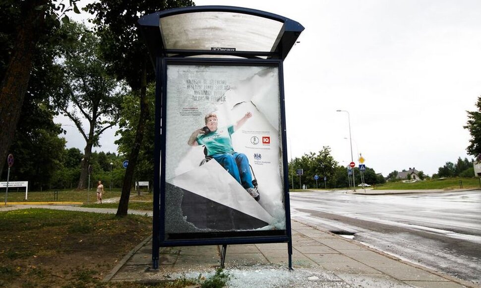 Suniokota visuomeninio transporto stotelė Santariškėse