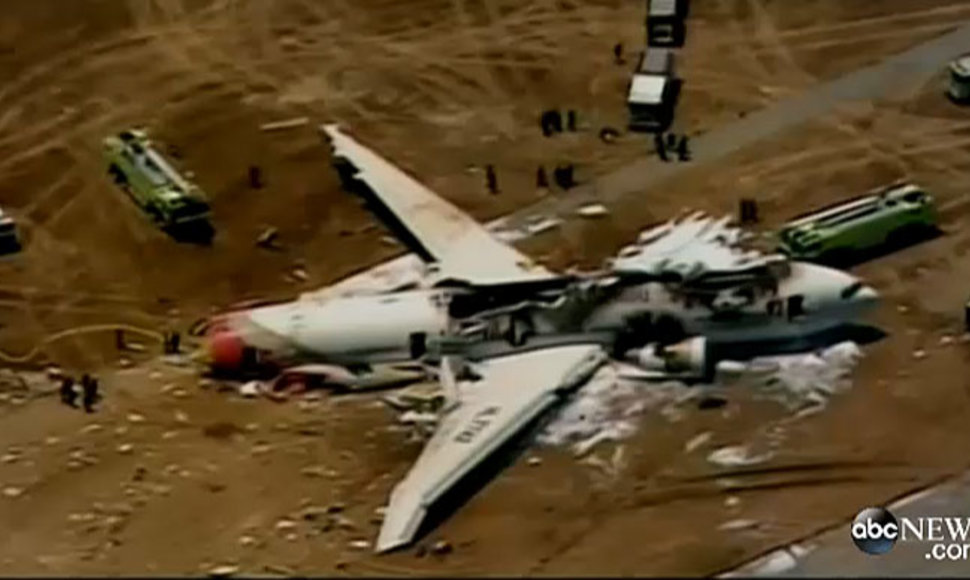 San Francisko oro uoste sudužęs lėktuvas