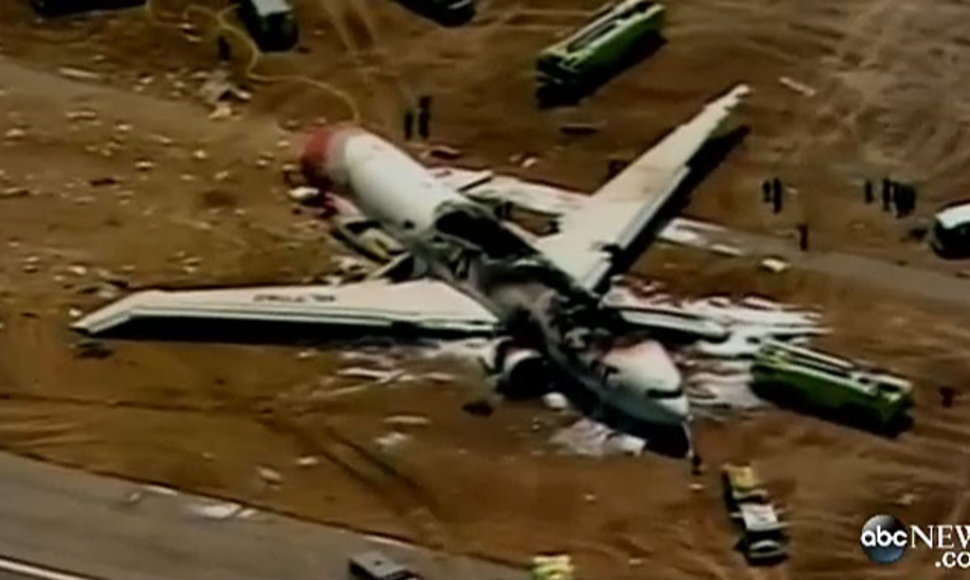 San Francisko oro uoste sudužęs lėktuvas