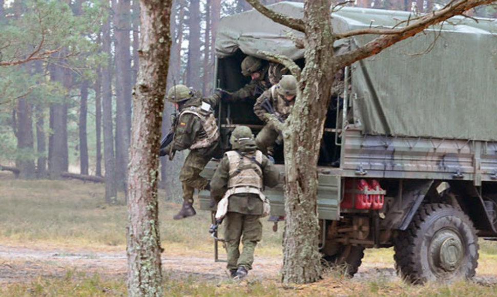 Šiose pratybose dalyvauja Lietuvos, Latvijos, Estijos ir Jungtinių Amerikos Valstijų kariai.