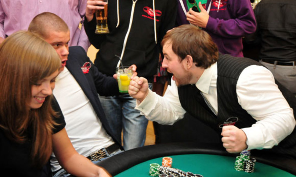 Klubo „Pokerio namai“ atidarymo momentas