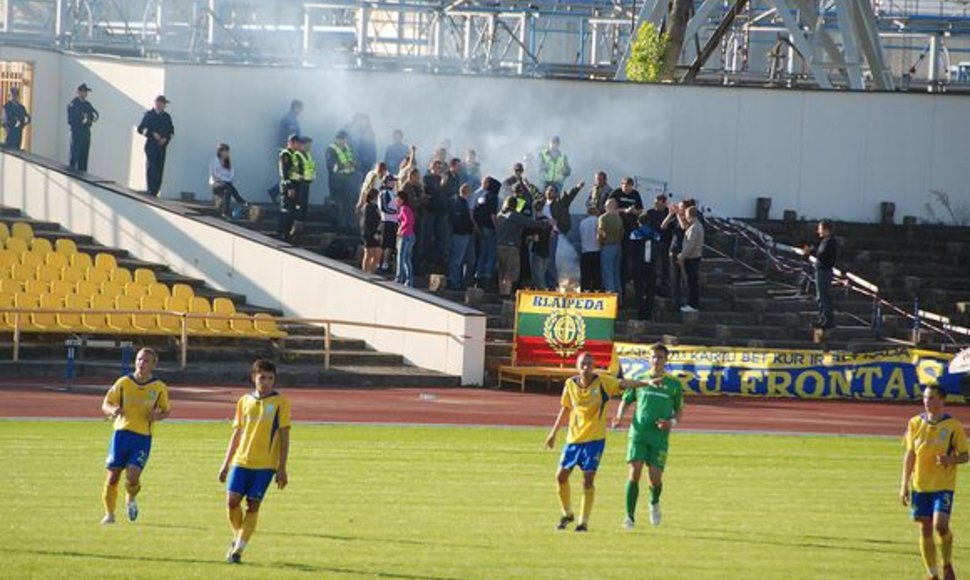 Skinai - futbolo varžybose.