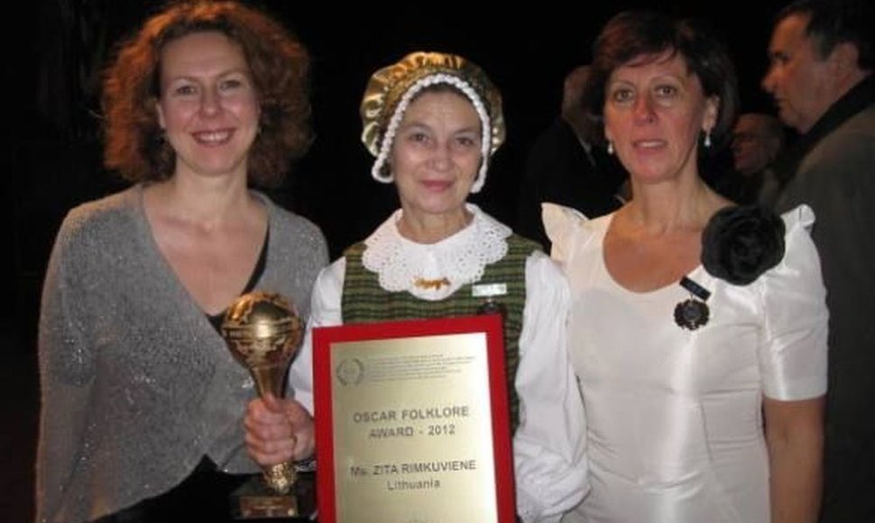 Apdovanota Panevėžio tautinių šokių kolektyvo „Grandinėlė“ meno vadovė, choreografė Zita Rimkuvienė