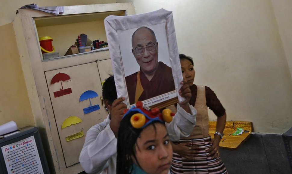 Užguiti Kinijos tibetiečiai tyliai paminėjo Dalai Lamos gimtadienį.