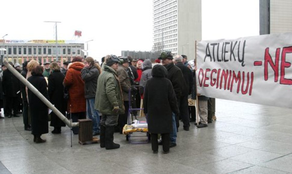 Lazdynų gyventojų protestas prie Vilniaus miesto savivaldybės dėl Vilniaus regioninės komunalinių atliekų deginimo gamyklos statybos