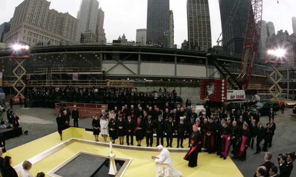 Popiežiaus Benedikto XVI-asis vizitas rugsėjo 11 d. memoriale Manhetene.