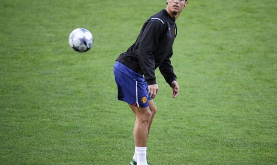 Cristiano Ronaldo pripažintas geriausiu pasaulio futbolininku.