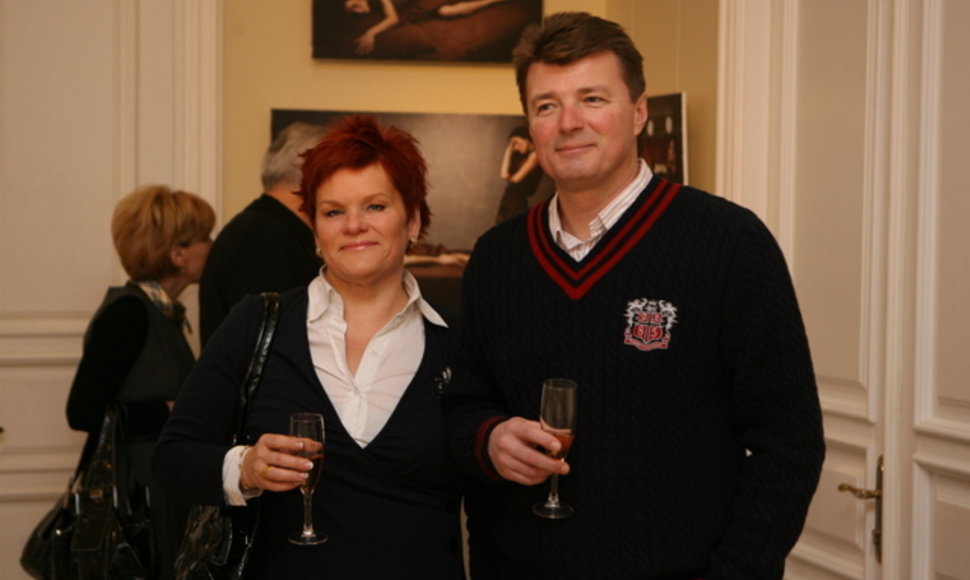 Į parodą atvyko aktorius Dalius Mertinas su žmona Laima.