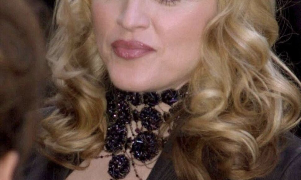 Madonna savo koncerte sugretino respublikonų kandidatą į JAV prezidentus su Adolfu Hitleriu.
