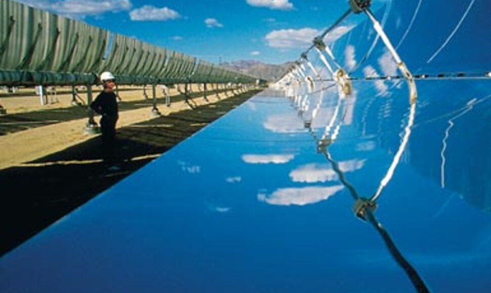 Energiją mokslininkai žada gaminti saulės veidrodžiais.