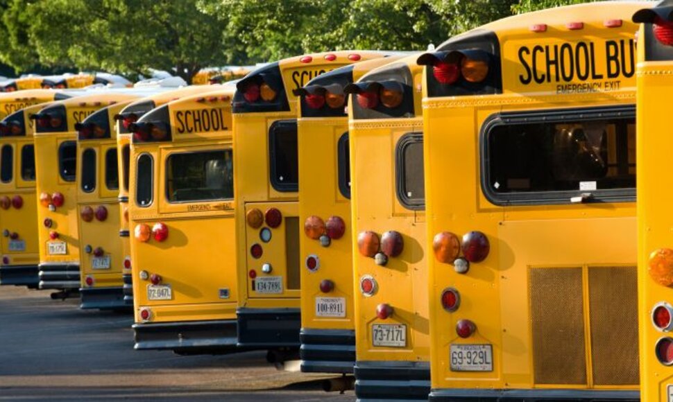 Kai kuriose JAV valstijose bus mažinamos i&scaron;laidos mokyklų autobusams. Lietuvoje tokių taupymo planų nėra. 
