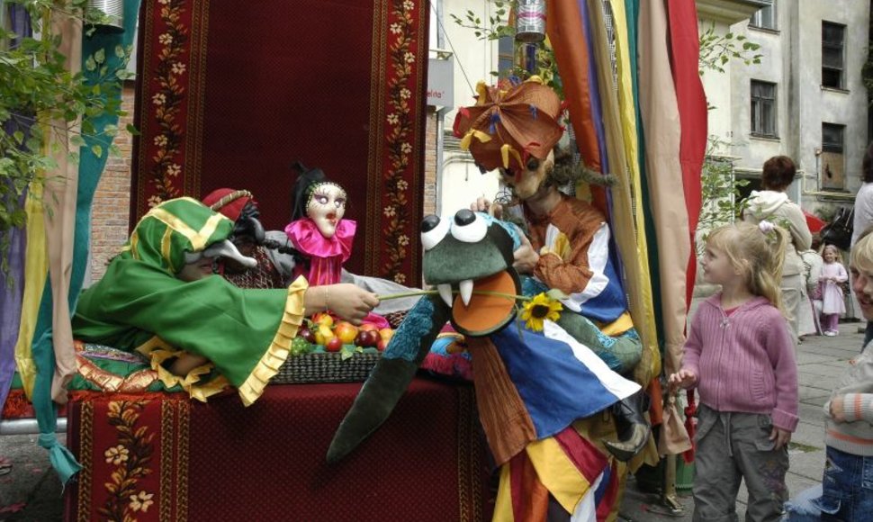 Kauno valstybinis lėlių teatras kviečia susipažinti su lėlėmis.