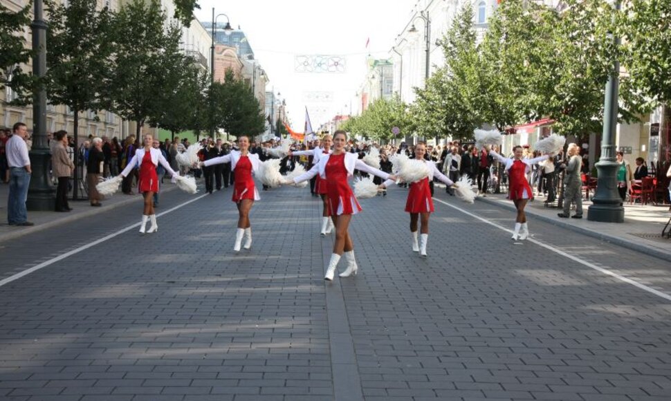 Sostinės centrą vakar &bdquo;okupavo&ldquo; Vilniaus universiteto pirmakursių eisena. 