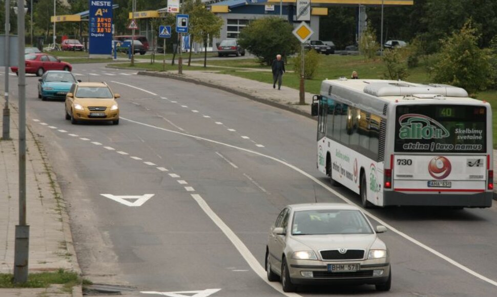 Naujos &bdquo;A juostos&ldquo; piktina miestiečius, tačiau valdininkai tikina, kad tai geras būdas i&scaron;spręsti eismo problemas.