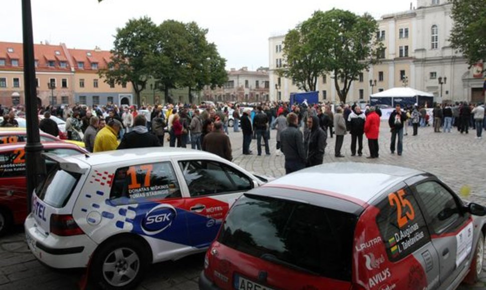  Ralio trasoje varžysis 20 automobilių.