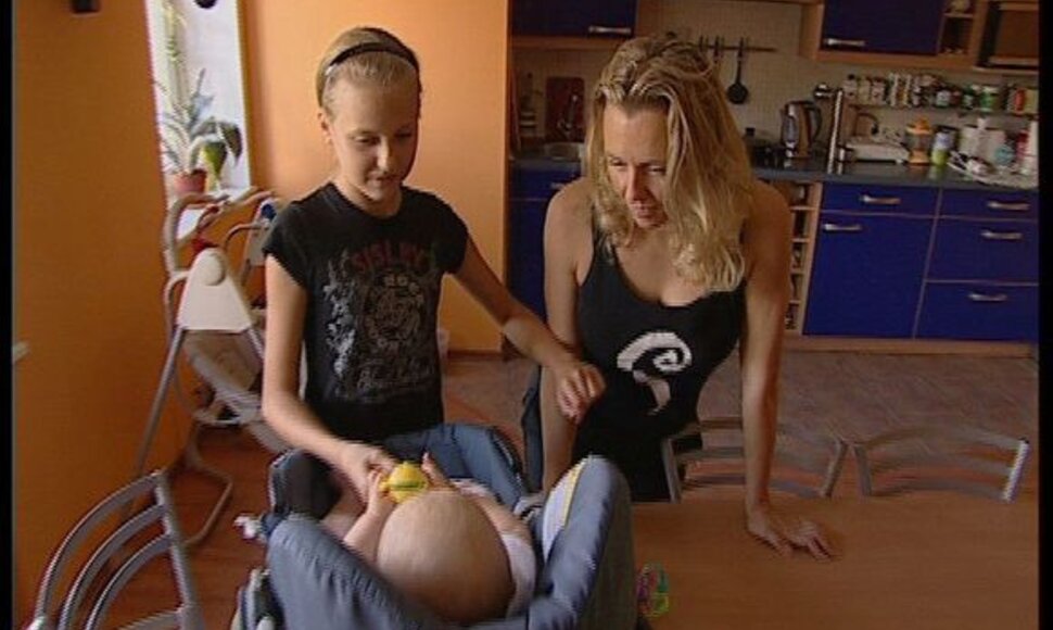 Violeta su vaikais.