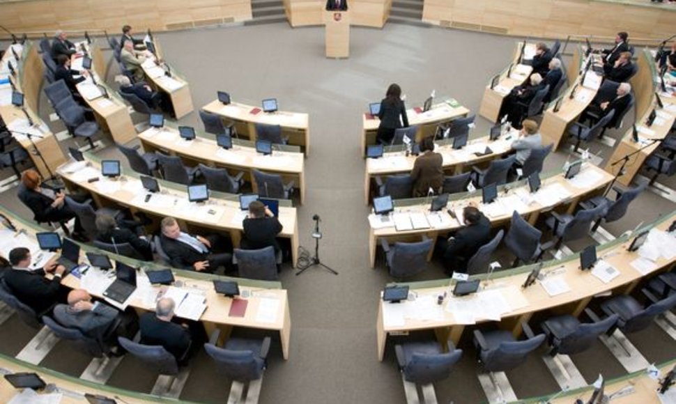 Patalpų parlamente ypač pradėjo trūkti, kai Seimo komitetų biuruose buvo papildomai įsteigti patarėjų ir padėjėjų etatai. 