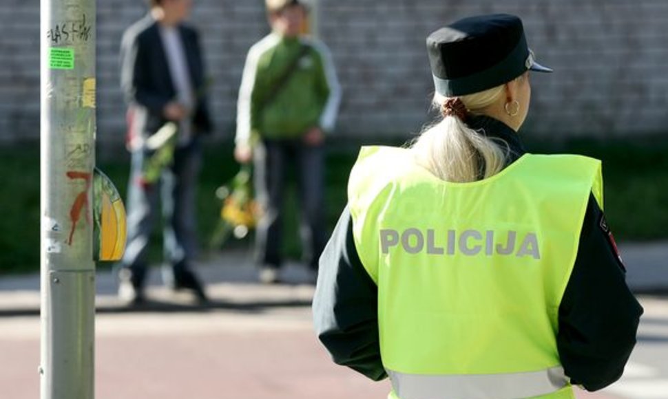 Vilniaus policija nuo pat ankstyvo ryto tikrina gaunamus pranešimus apie rinkimų agitaciją greta rinkiminių apylinkių. 