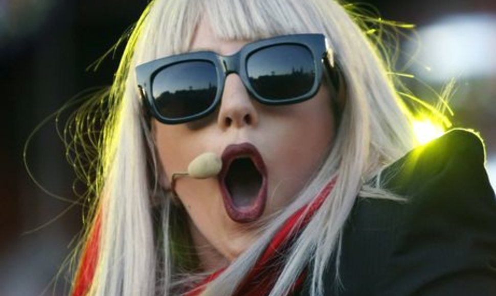 Lady GaGa daugelį žavi savo itin seksualiu ir originaliu įvaizdžiu.