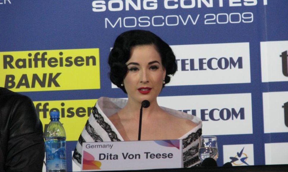 Dita von Teese spaudos konferencijoje.